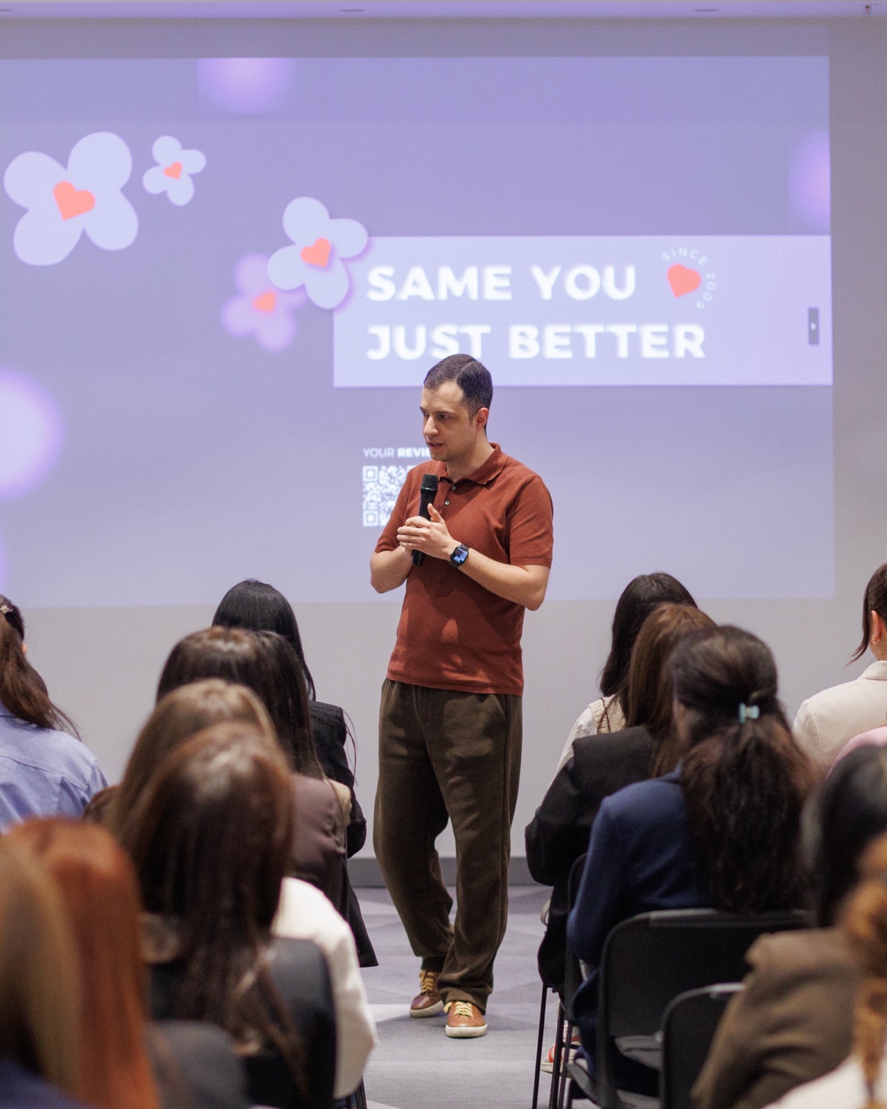Vahagn Karamyan speaking to an audience at a workshop